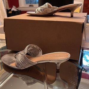 Via Spiga Silver Leather Sandals Sz 7 1/2 New Hampton